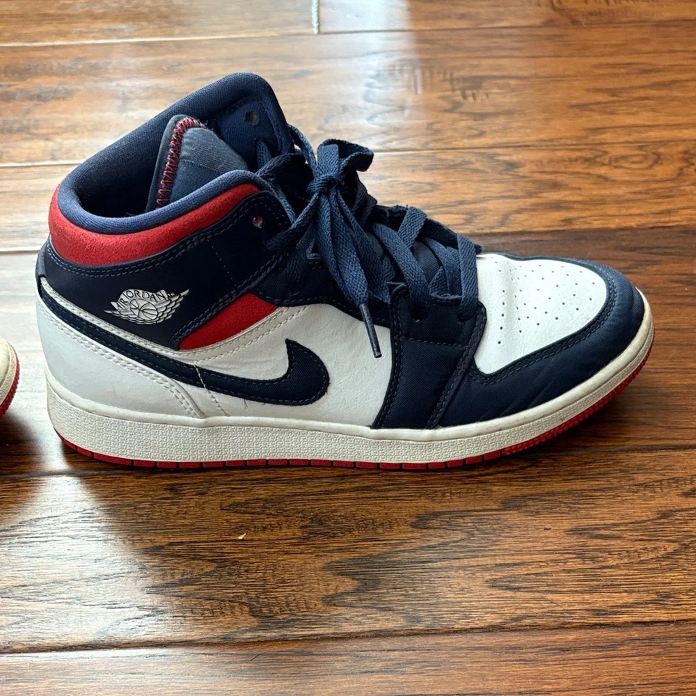 Jordan Kids Navy and Red Sneakers - Picture 3 of 4